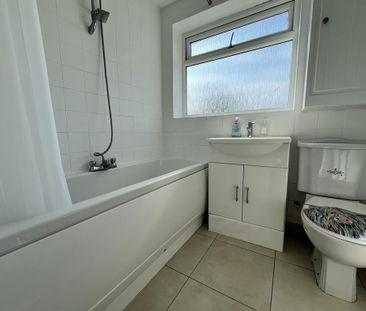 3 bedroom end of terrace house to rent - Photo 3