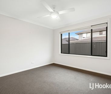 Beautiful 4 Bedroom Home - Available Now! - Photo 6