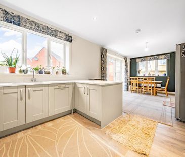 4 bedroom detached house to rent - Photo 4