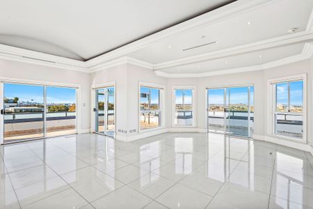 Luxury Penthouse with Sweeping Views - Photo 4