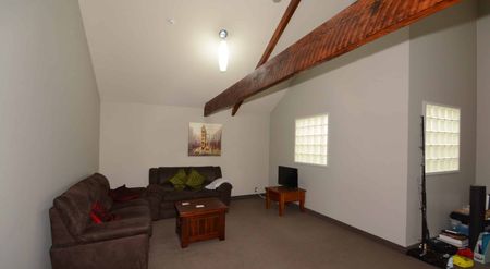 LUXURY FURNISHED APARTMENT - Photo 4