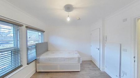 House share to rent - Photo 2