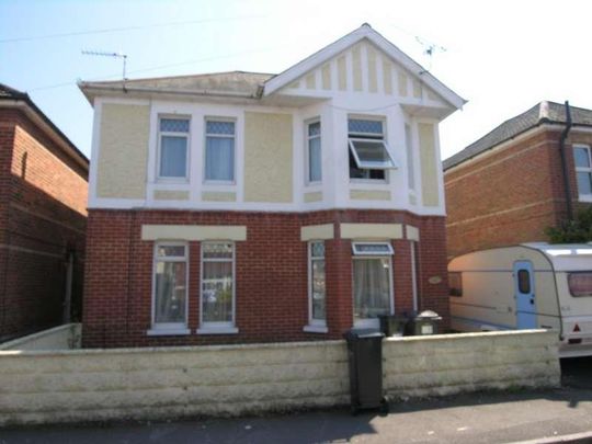 Bedroom Detached House In Charminster, BH9 - Photo 1