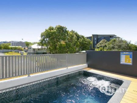 “Level 4 Modern Unit with Plunge Pool, BBQ & Table Tennis in the Complex!” - Photo 2