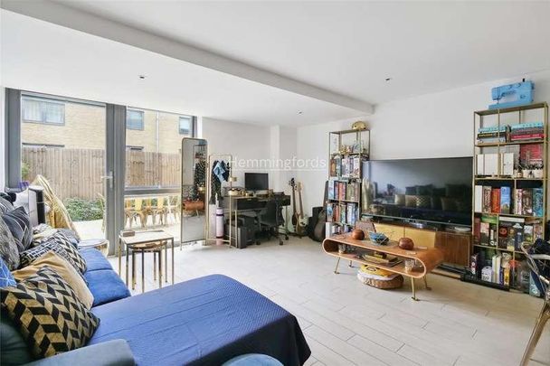 Packington Square, Islington, N1 - Photo 1