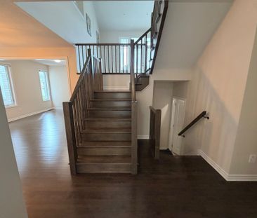 For Lease - 617 Silver Spruce Way, Kanata, Ontario - Photo 4
