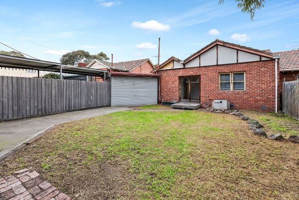 18 Wingate Avenue, Ascot Vale VIC 3032 - Photo 1