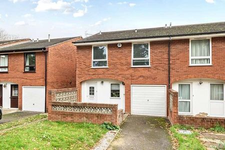 Woodridge Way, Northwood, HA6 - Photo 4