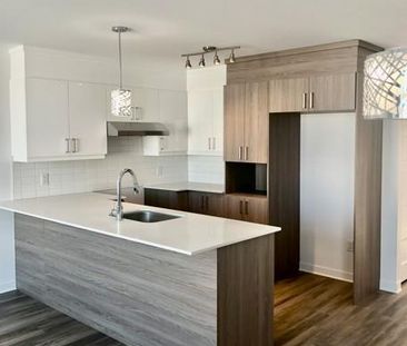 **SUPERBE 4,5 À LOUER LAVAL (Ste-Rose/Champfleury)** - Photo 2