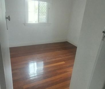 Wynnum West - Photo 3