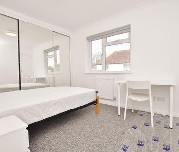 5 bedroom semi-detached house to rent - Photo 2