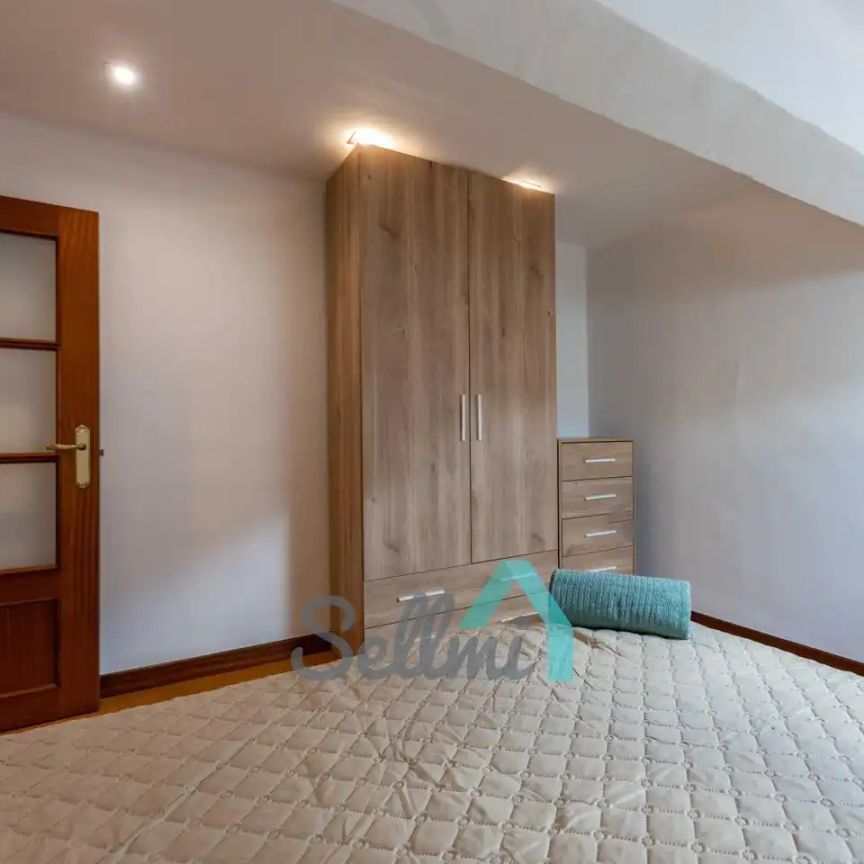 Oviedo - Photo 1