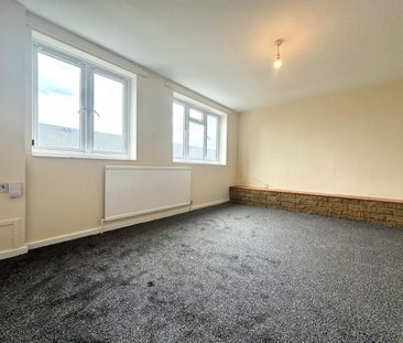 3 Bedroom Maisonette - Upper To Let - Photo 1