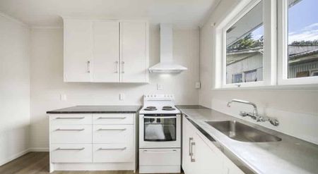 Excellent Location - Rent Includes Water ... - Photo 2