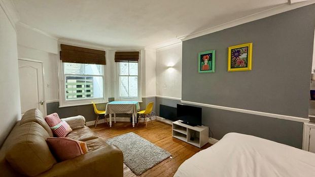 Studio to rent - Photo 1