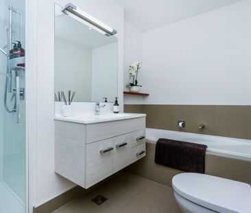 Fab spacious family home in great location with Double Garage!! - Photo 2