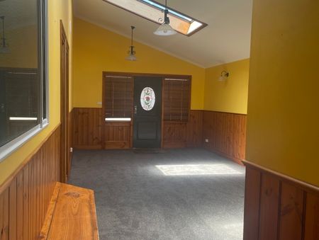 Spacious home with lots to offer - Photo 3