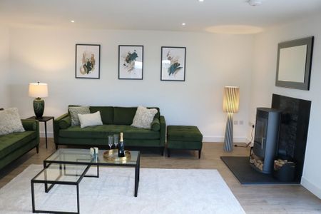 4 bedroom detached house to rent - Photo 2
