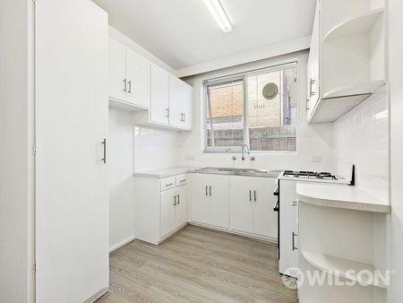 Charming & Bright Living in the Heart of Caulfield - Photo 5