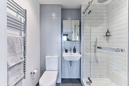 3 bedroom flat to rent - Photo 5