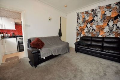 2 bedroom House in Harold Place, Leeds - Photo 2