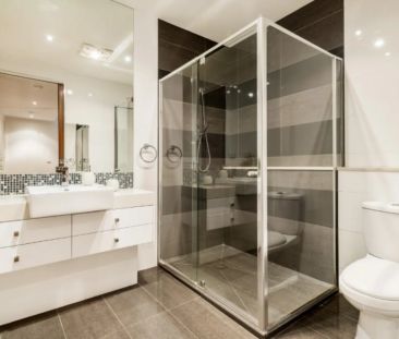 Industrial-Style Warehouse Living with Private Rooftop Terrace - Photo 5