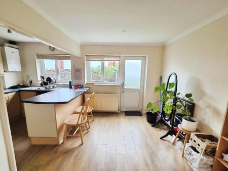 3 bedroom end of terrace house to rent - Photo 5