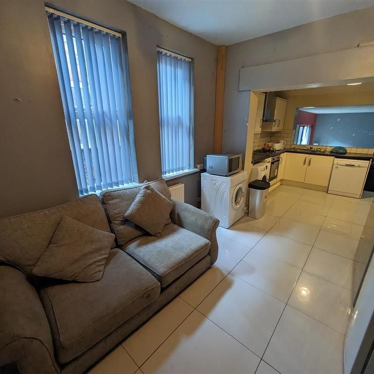 1 bedroom in a house share to rent - Photo 1