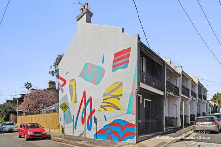 Character and convenience - Photo 3