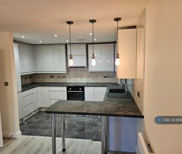 2 bedroom flat to rent - Photo 6