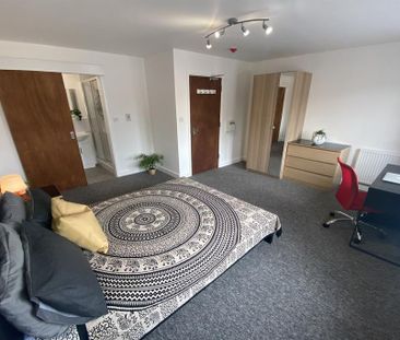 1 bedroom in a house share to rent - Photo 5