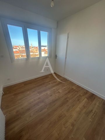 Location Appartement 5 pièces 136m² - Photo 2