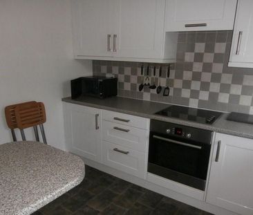 2 bedroom flat to rent - Photo 4