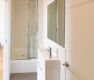 Refurbished 2 Bedroom Unit - Photo 6