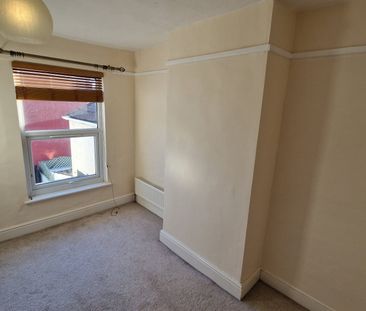 3 bed terraced house to rent in Haydon Road - Photo 6