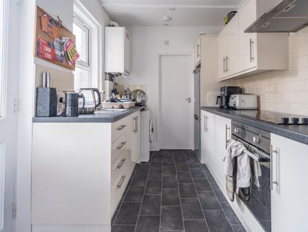 2 bedroom ground floor flat to rent - Photo 5