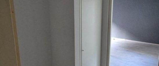 Helle Einzimmerwohnung mit moderner Einbauküche - Photo 1