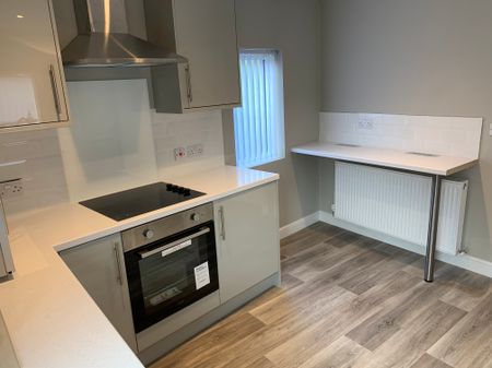 Breeze HIll Room 3 - 1st Floor Single Room - Photo 2