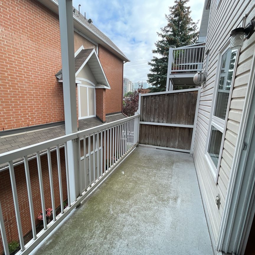 525 Lisgar unit 11, 2 bedrooms 2 bathroom Terrace Home - Photo 1