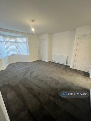3 bedroom semi-detached house to rent - Photo 3
