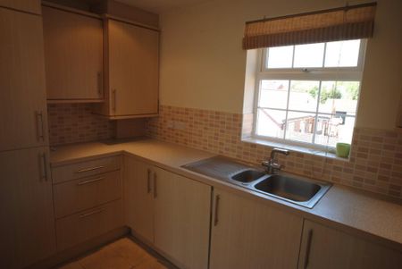 2 bedroom maisonette to rent - Photo 4