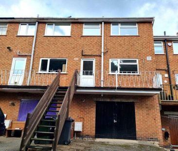 3 bedroom Terraced House to rent - Photo 2