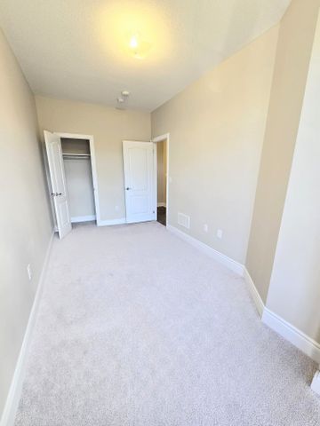 For Lease - 941 Finley Avenue, Ajax, Ontario - Photo 4