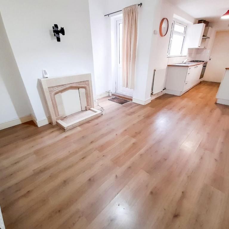 2 bedroom terraced house to rent - Photo 1