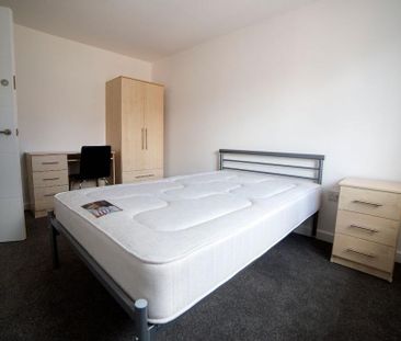 3 bedroom mews to rent - Photo 3