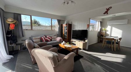 Windsor Townhouse - Photo 2