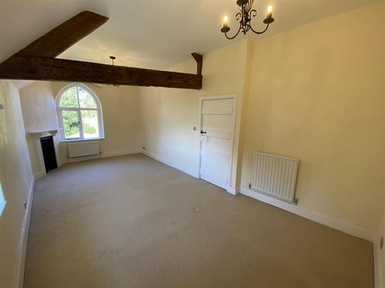 2 bedroom equestrian property to rent - Photo 1