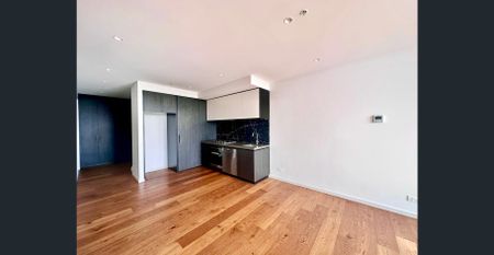 Luxurious Apartment in the Heart of Box Hill - Photo 4
