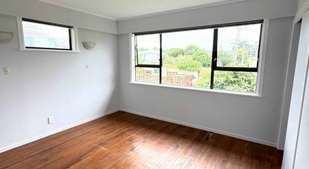 Mt Wellington Family Home - Photo 4