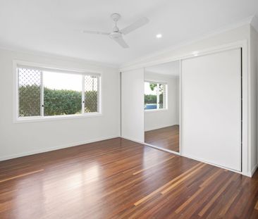 Fresh, Light-Filled Living with Space Around You - Photo 2